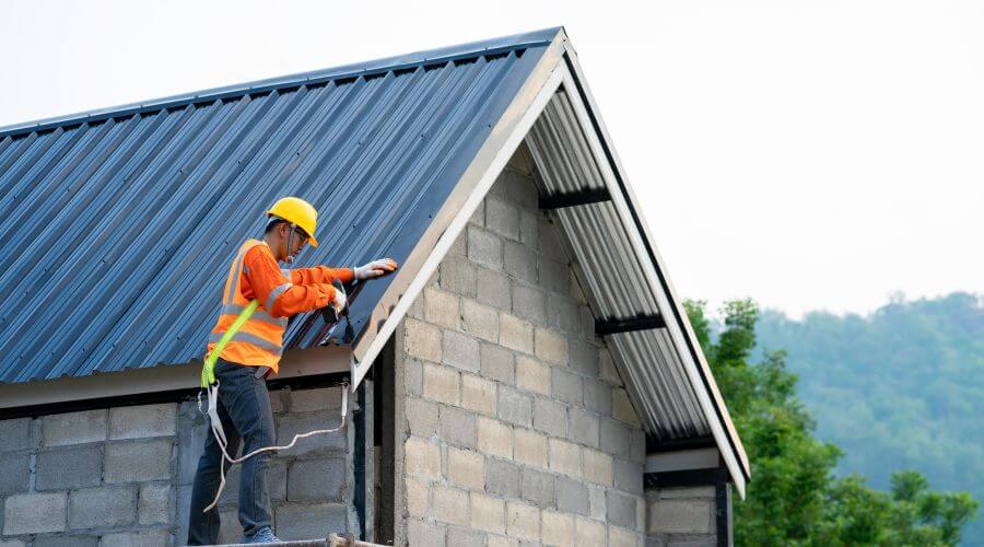 Professional gutter cleaning in Artois, CA